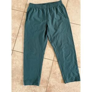 Outdoor Voices size medium green cropped activewear pants